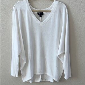 Bwear White V-Neck Lightweight Tunic Sweater